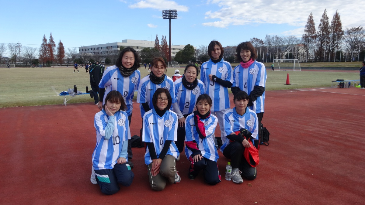 平成25年12月8日(日) 会場:鴻巣市立陸上競技場 第9回おおとりカップ なでしこミニサッカー大会 敢闘賞いただきました。