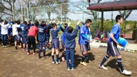 鴻巣ＦＣジュニアユース第１７期生巣立ち会を行ないました。 クラブリーグ最後の３連戦は、選手達の頑張りと練習の成果が出て３連勝することが出来ました。そのうち２試合は逆転での勝利で、精神的な成長を見ることもでき、もっと高みに向けて彼らと一緒に試合したい気持ちでいっぱいでした。 これからも、何事にも最後まで諦めずチャレンジし続けてほしいと願っております。また、保護者の皆様にはあたたかいご支援ご協力をいただき心より感謝申し上げます。 　本当にありがとうございました。
